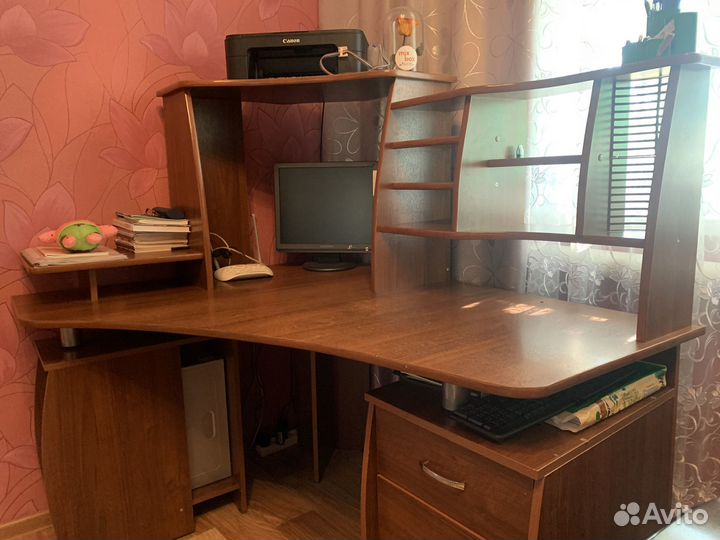 Угловой компьютерный стол, письменный стол