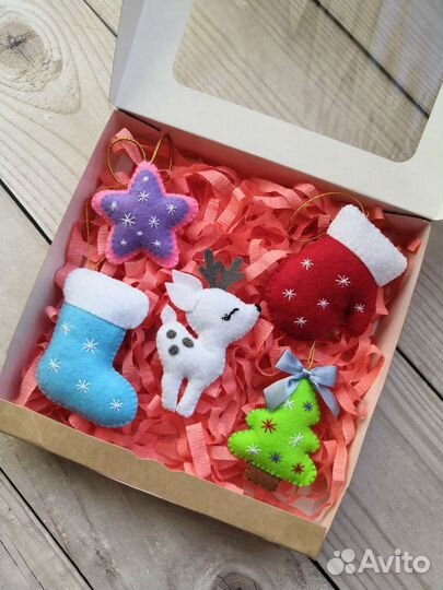 Новогодние игрушки из фетра