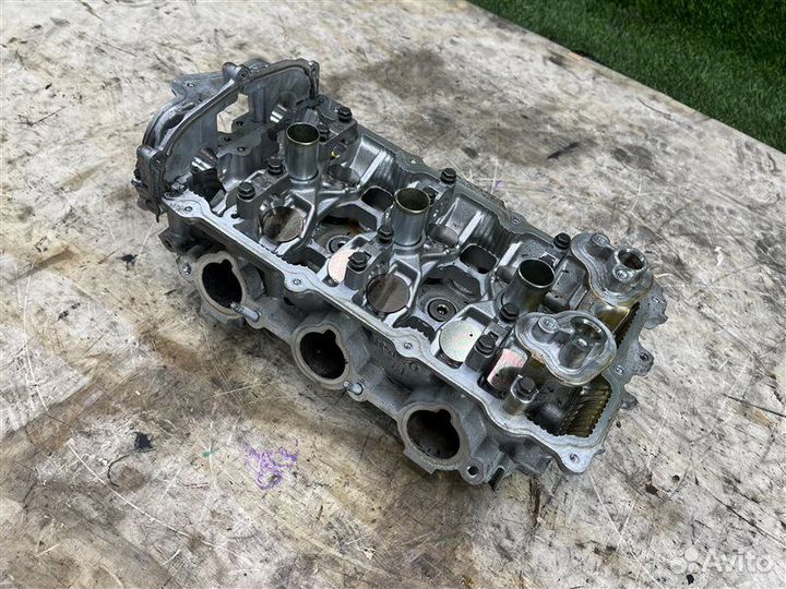 Головка блока цилиндров правая Nissan Skyline V36