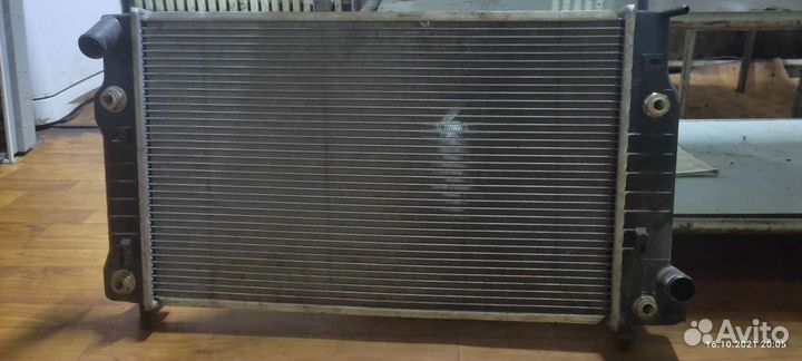 Радиатор охлаждения на Форд
