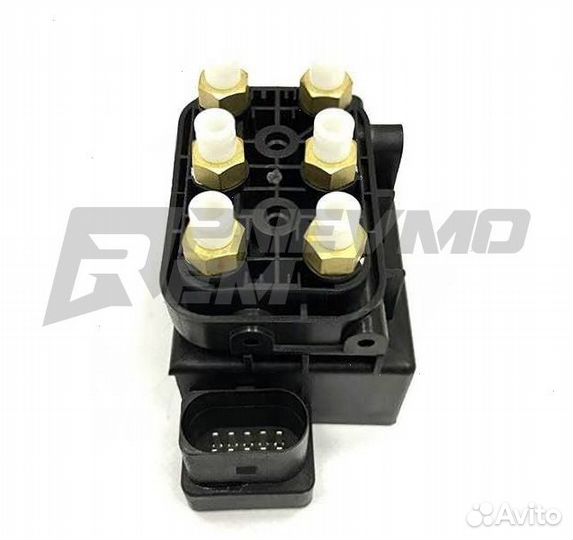 Блок клапанов пневмоподвески Porsche Cayenne