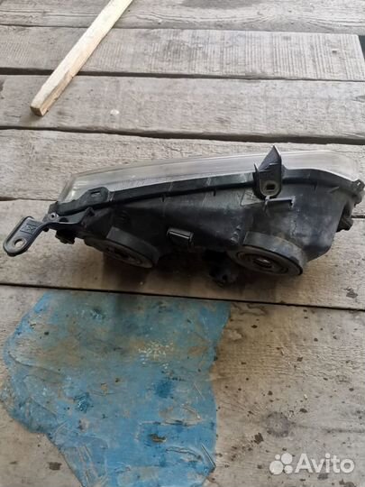 Фара левая Toyota ipsum