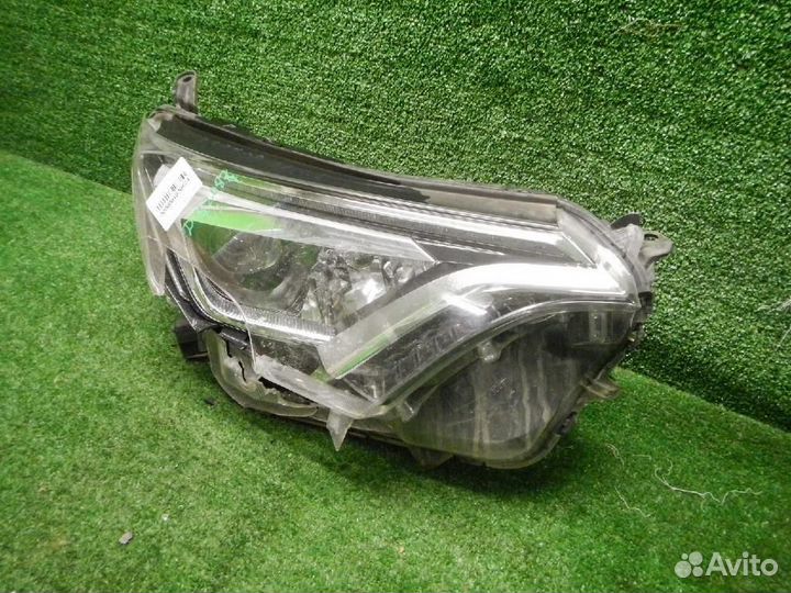 Фара правая Toyota RAV4