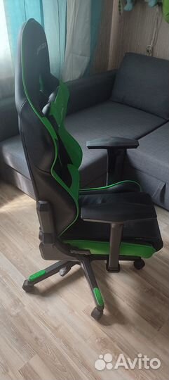 Игровое кресло dxracer