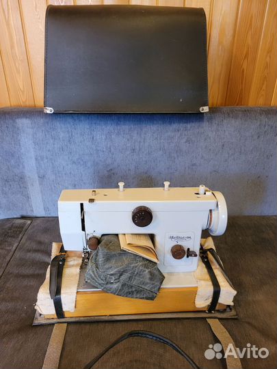 Швейная машинка Чайка 134