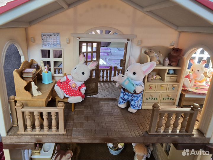 Дом с игрушками Sylvanian Families