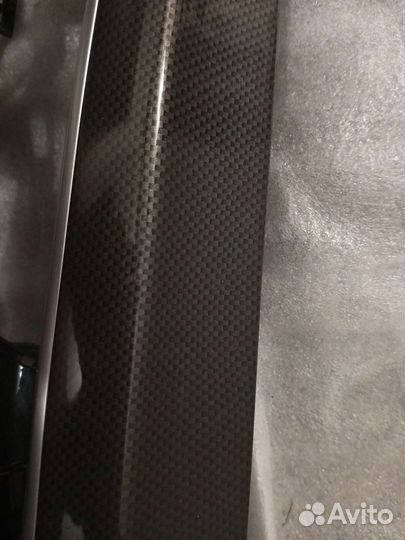 Карбоновые накладки на обшивки дверей и панель