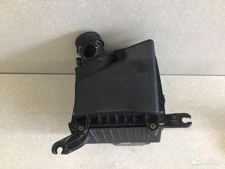 Корпус воздушного фильтра VAZ LADA Granta 2011