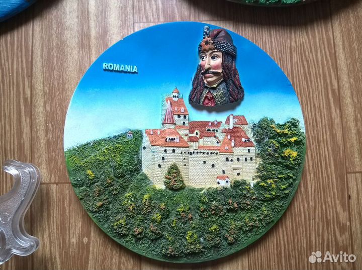 Одним лотом, 3 Сувенирных тарелки