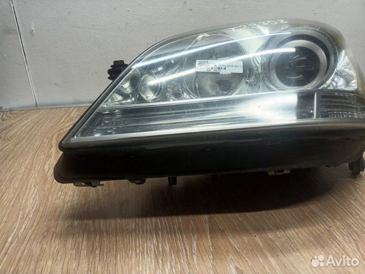Фара галогеновая левая Mercedes Ml W164
