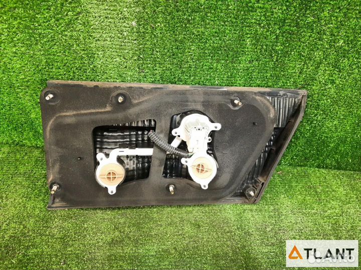 Вставка между стопов задний левый toyota crown