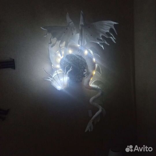 Дракон с часами