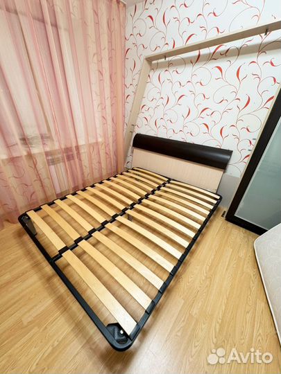 Кровать с матрасом 160 на 200 с матрасом