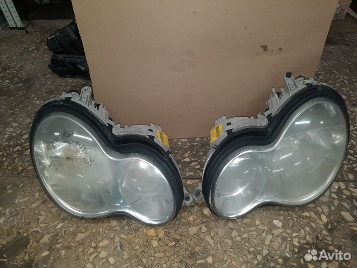 Фара левая Mercedes Benz W203 A2038203161