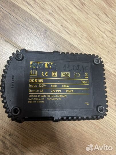 Зарядное устройство dewalt DCB105