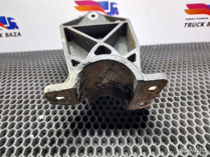 Кронштейн заднего крыла