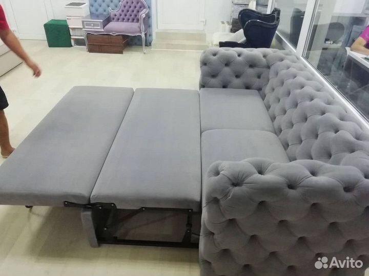 Перетяжка и замена обивки кожаных диванов