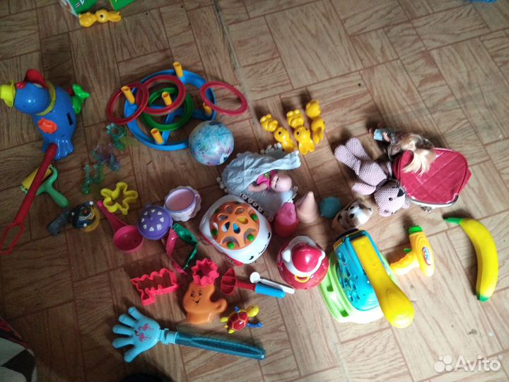 Дерев. игрушки, кран, киндеры, ж/дорога, машины