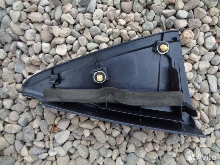 Уголок двери задний левый Toyota Vitz KSP130