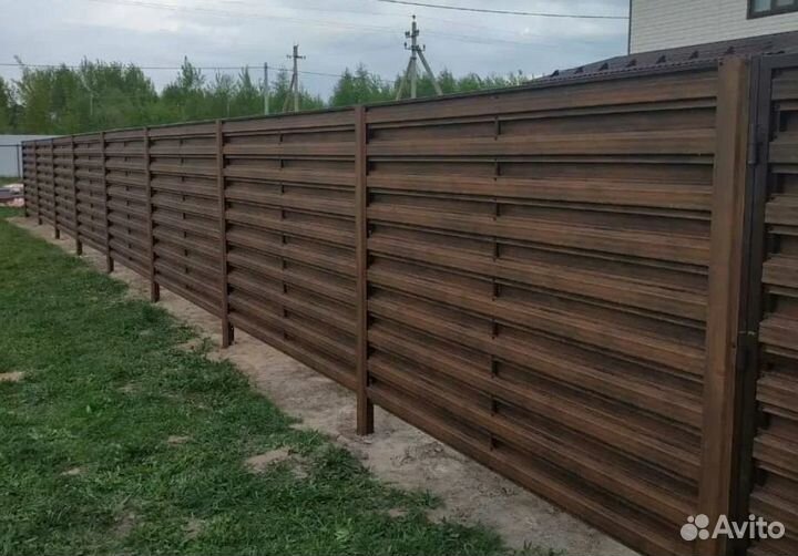 Забор из евроштакетника ,ворота качественно