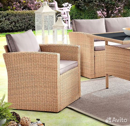 Табурет плетеный из натурального ротанга