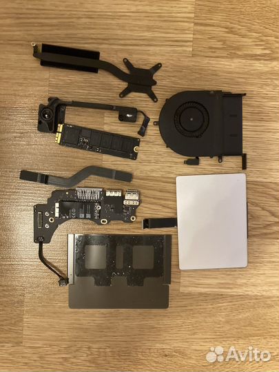 Мат. плата и запчасти Macbook Pro 13 (A1502)