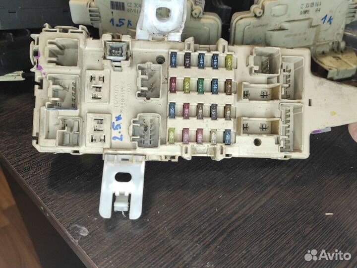 Блок предохранителей салона Toyota 2jz-ge