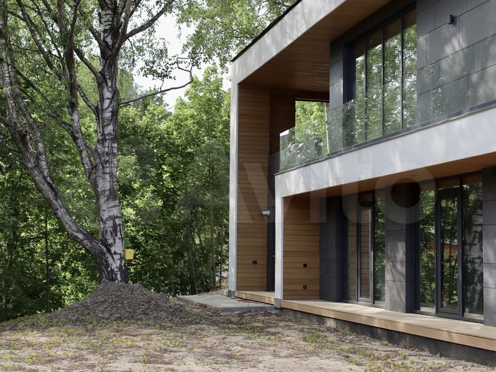 Коттедж 360 м² на участке 12 сот.