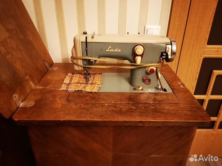 Механическая швейная машина Лада LADA 238