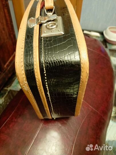 Кожаная сумочка - чемоданчик