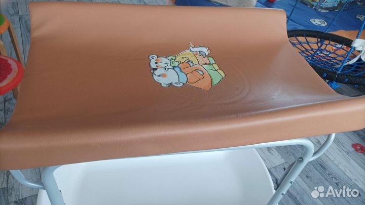 Ванночка с передвижной подставкой