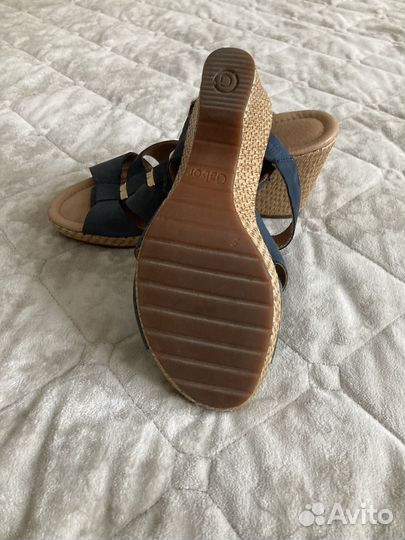 Кожанные босоножки на танкетке 38р