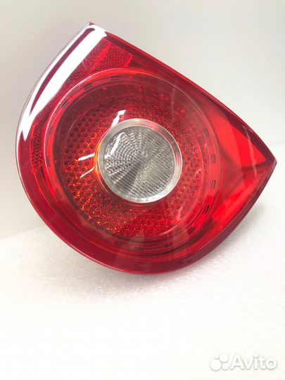 Фонарь крышки багажника (внутренний) задний левый