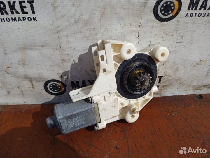 Моторчик стеклоочистителя Ford Focus 2 перед. лев