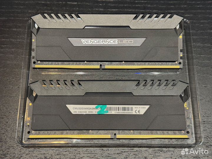 Corsair Vengeance LPX - LED / Kingston Fury / 32GB