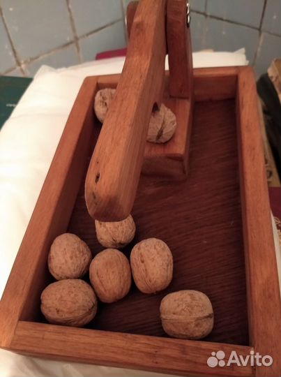 Орехоколка деревянная