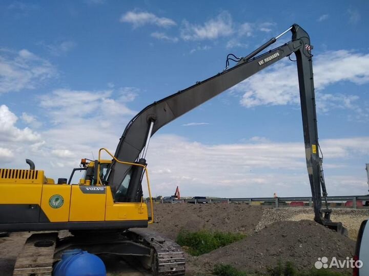 Экскаватор с длинной стрелой от 16 до 21 метра