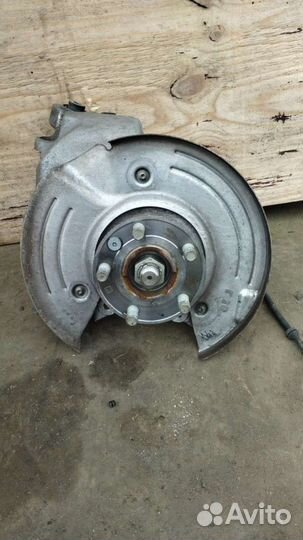 Кулак задний левый Land Rover Evoque 2