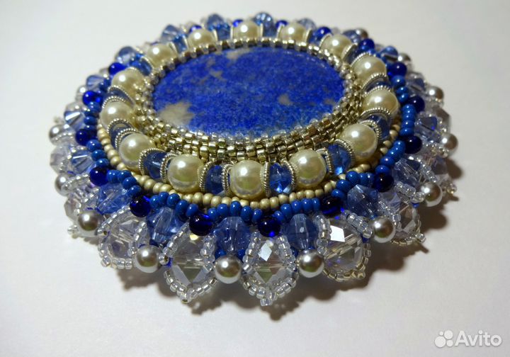 Брошь с лазуритом ручная работа