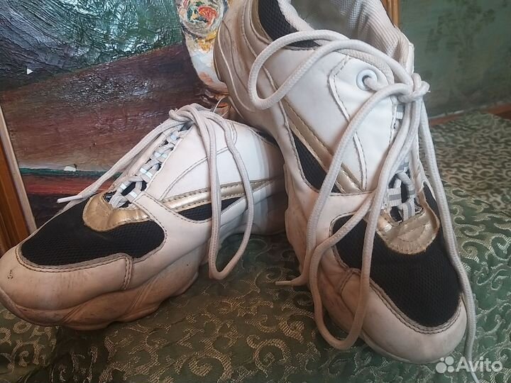Женские кроссовки 38 размера