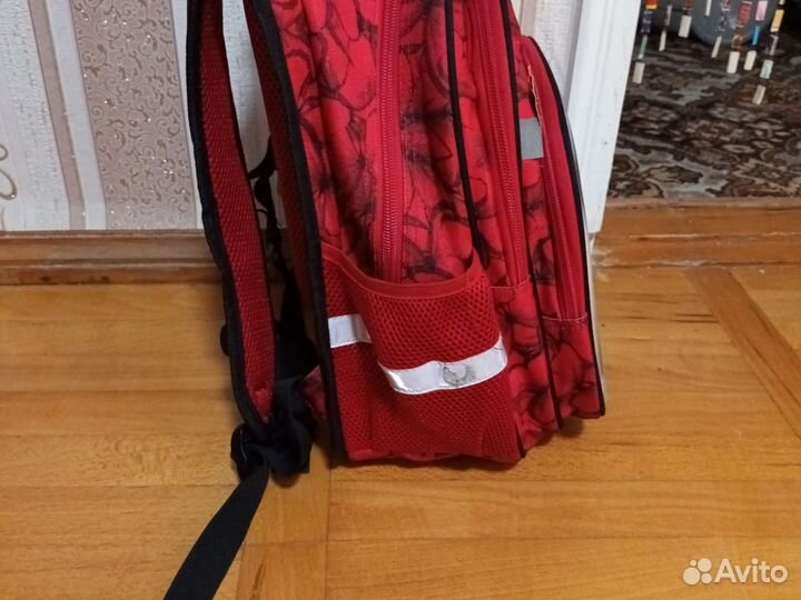 Рюкзак школьный