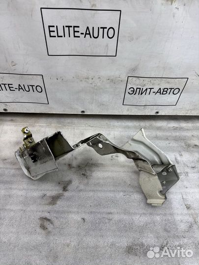 Часть телевизора левый Audi A1 8X 2012