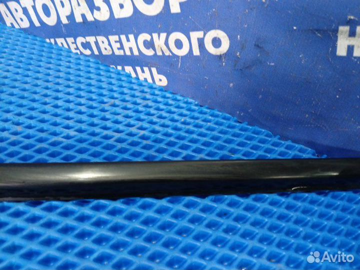 Бархотка двери Nissan Tiida седан HR16 2010