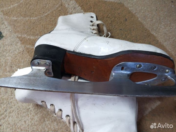 Коньки фигурные 38 размер