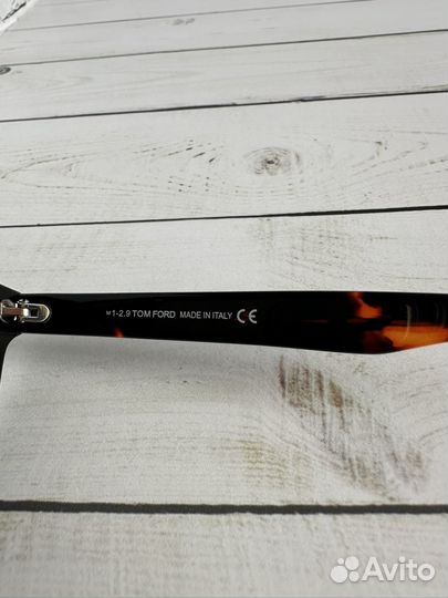 Солнцезащитные очки Tom Ford TF775