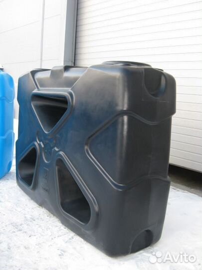 Емкость для полива 2000 черная