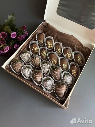 Клубника, Королевские финики шоколаде