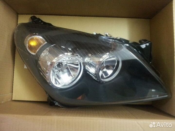 Фара левая, правая Opel Astra H