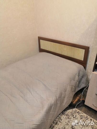 Кровать пролутороспальная бу с матрасом
