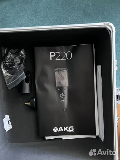 Студийный микрофон AKG p220